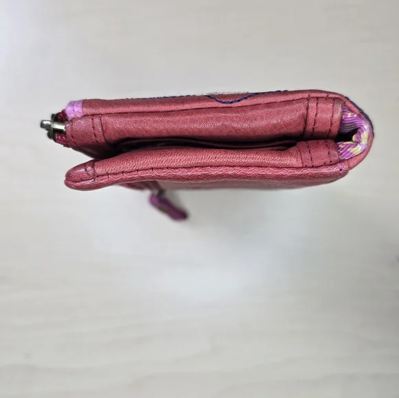 Fossil Rose Appliqué Leather Bi-Fold Wallet in Burgundy Pink - Picture 6 of 12